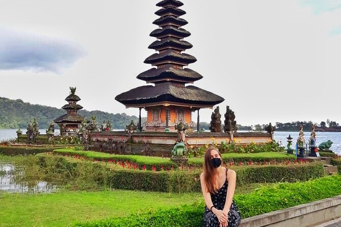 North Bali: Sekumpul Waterfalls and Ulun Danu Temple Tour - Ulun Danu Beratan and the famous lake photos