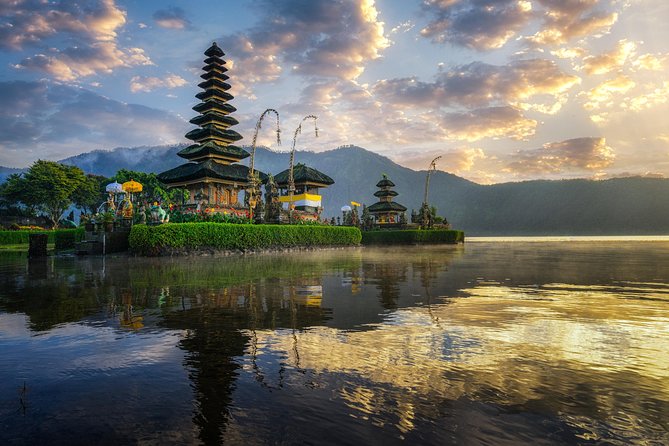 North Bali: Sekumpul Waterfalls and Ulun Danu Temple Tour - Choosing the medium or long Sekumpul trek