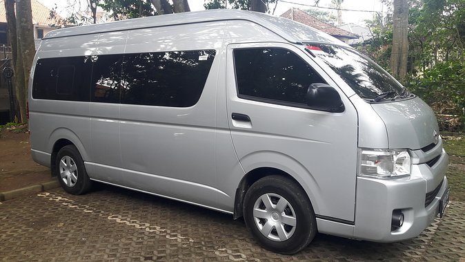 Nusa Dua Departure transfer to Bali Airport International (DPS) - Inside the private car