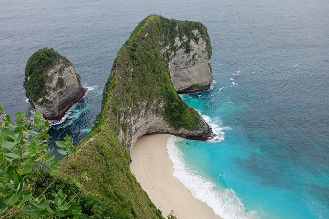 Nusa Penida East And West Full Day Private Guided Tour - Broken Beach shows nature’s giant arch
