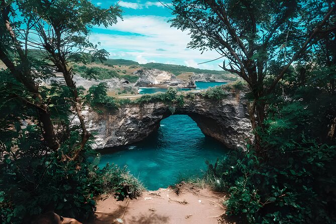 Nusa Penida Island Beach Tour With Snorkeling - Departure From Bali Island - Broken Beach is a short scenic stop