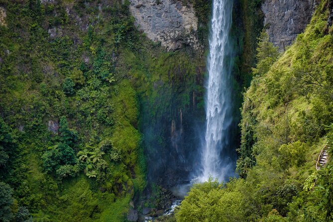 One day tour to explore brastagi High land & lake Toba departure from Medan - From Medan to the cool Brastagi Highlands