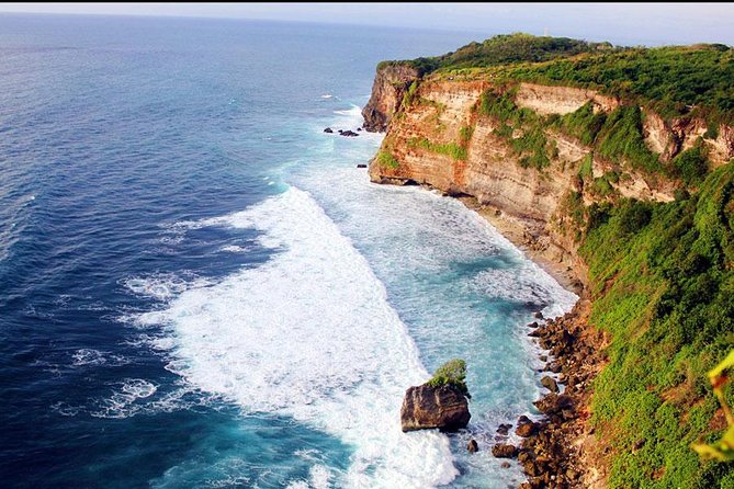 Padang-padang Beach and Kecak Firedance at Uluwatu Temple - Uluwatu Temple above a 70-meter sea cliff