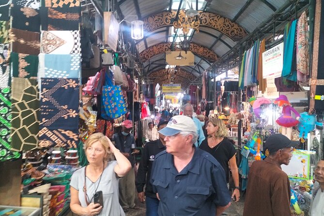 Private Day Tour Surabaya Historiculture - The Fish Sellers of Pabean Market