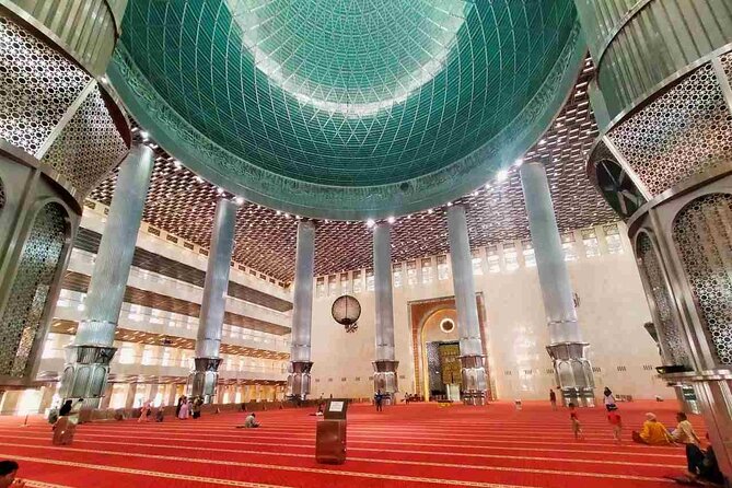 Private Full-Day Guided Tour: Explore Jakarta’s Top Highlights - Istiqlal Mosque and Jakarta Cathedral