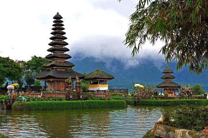 Private Full-Day Handara, Ulun Danu, Jatiluwih and Tanah Lot Tour - Handara Gate: a polished photo stop from 10:30 to 11:00