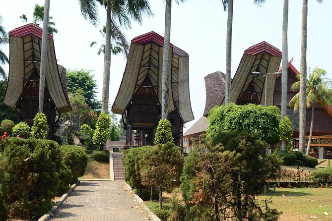 Private FullDay Jakarta Wonderfull Tour with Lunch & Souvenir - Merdeka Square and the 132-meter Monas