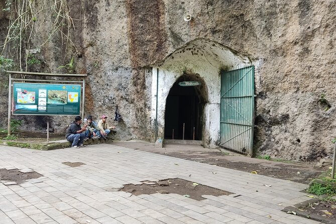 Private Guided to The White Crater & Surrounding Areas Tour - Building your own Bandung day
