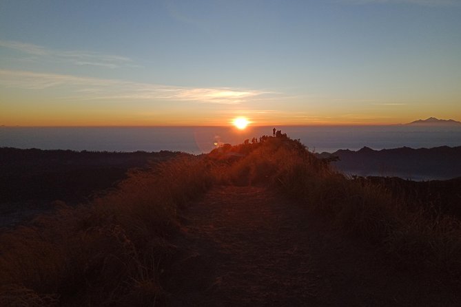 Private Mount Batur Sunset Trekking - All inclusive tour - The descent in fading light