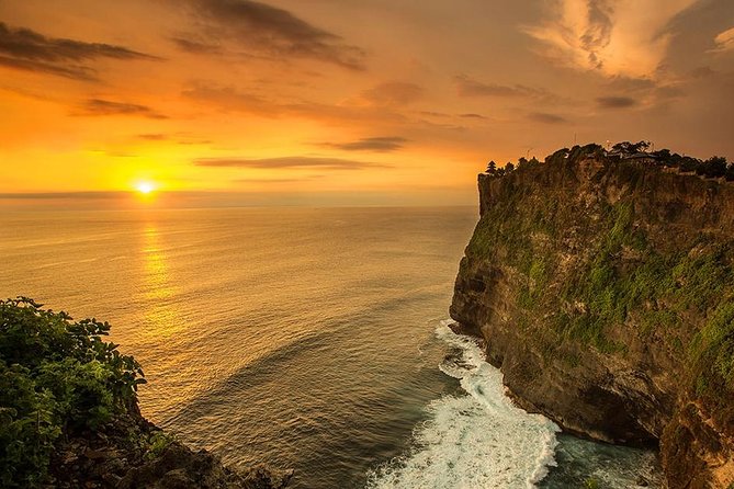 Private Tour Bali Beaches and Uluwatu Temple with Dinner - Padang Padang, a beach reached through the rocks
