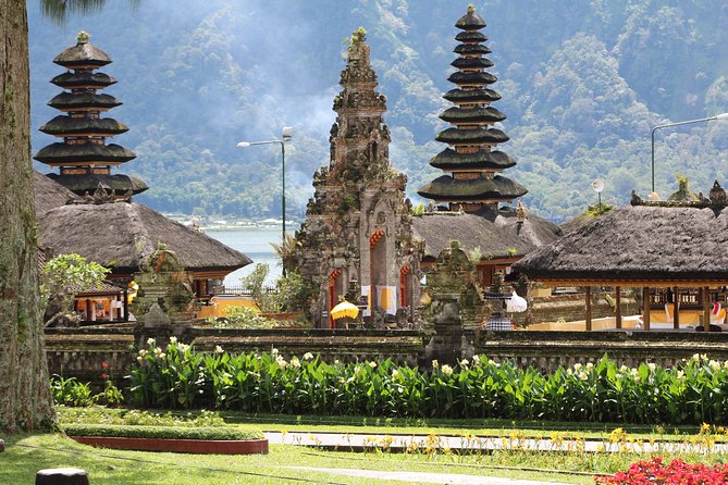 Private Tour: Bali Temples, Hidden Waterfall and Handara Gate - Handara Gate is a famous photo stop with a long line