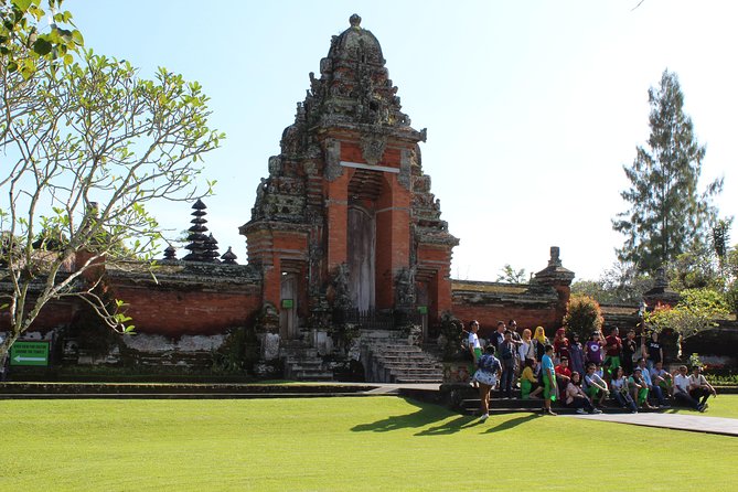 Private Tour: Bali Temples, Hidden Waterfall and Handara Gate - What the guide service is likely to feel like