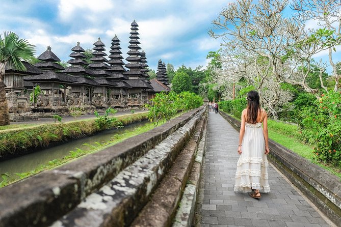 Private Tour: Full-Day Tanah Lot and Uluwatu Temples with Kecak Fire Dance Show - What the private guide adds