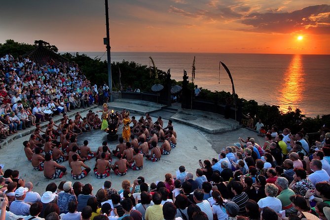 Private Tour: Highlights Uluwatu Temple & Southern Beaches Bali - Dreamland offers a quick look at a surf beach