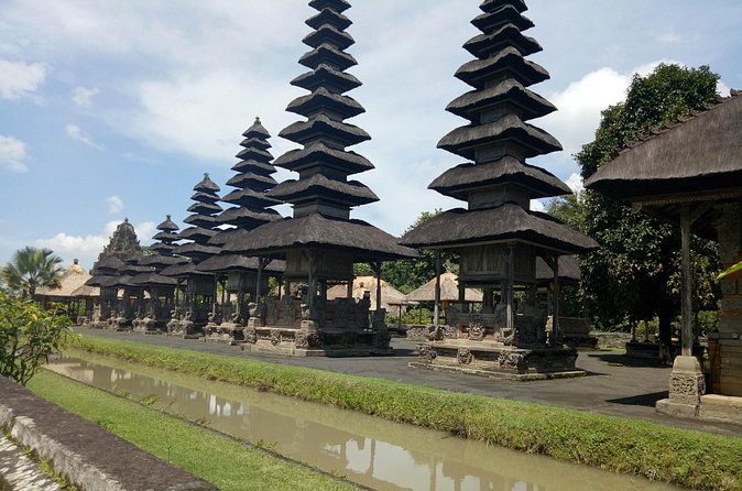 Private Tour: Leke-Leke Waterfall, Handara gate & Iconic Temples - Ulun Danu Beratan: Bali’s most scenic temple setting