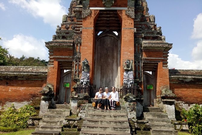 Private Tour: Leke-Leke Waterfall, Handara gate & Iconic Temples - What the driver-guide adds to a private day