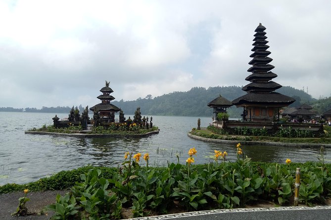 Private Tour: Leke-Leke Waterfall, Handara gate & Iconic Temples - Timing, weather, and the pace of the day