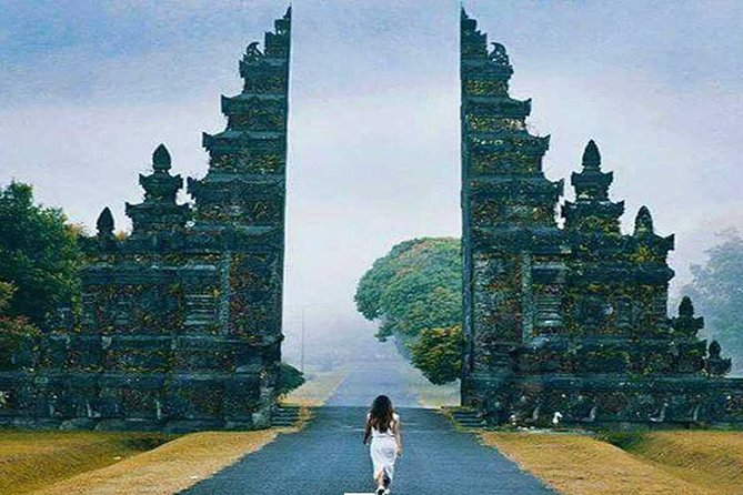 Private Tour: Ulun Danu Temple-Handara Gate-Wana Giri Hill&Tanah Lot Sunset - Wanagiri Hidden Hill and the Buyan Lake view