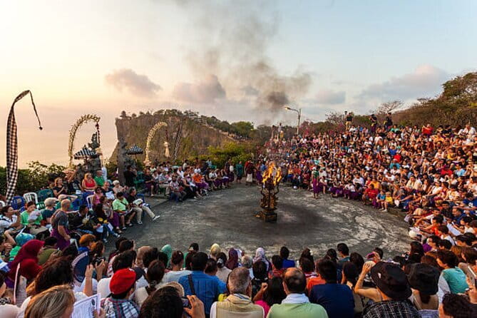 Private Tour Uluwatu Temple and Kecak Sunset Dance - Why the Uluwatu sunset is the right centerpiece