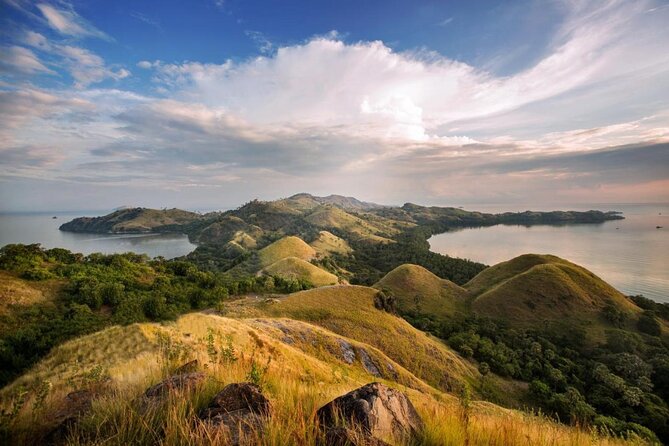 Rangko Cave & Beach Snorkeling Half Day Sharing Trip Labuan Bajo - Guides and the level of commentary