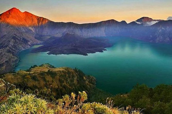 Rinjani Trekking 3D2N Summit - Day 2: climbing toward Sembalun Crater Rim