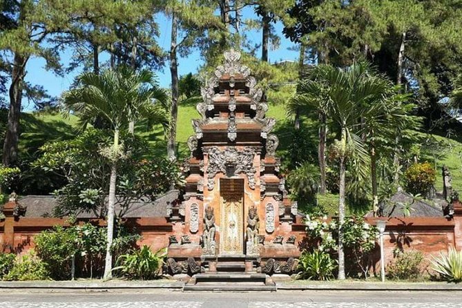 Skip the Line Tirta Empul Temple Entrance Ticket All Inclusive - Who should book this experience