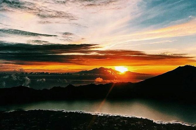 Sunrise mount batur trecking all inclusive - Starting the one-hour climb