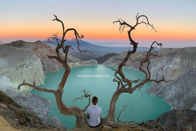 Surabaya - Mount Bromo – Tumpak Sewu Waterfall – Ijen Bluefire Tour - Bali 4d3n - Day 4: Ijen Crater and the changing blue fire program