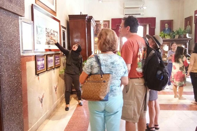 Surabaya Private Tour - Arab Street and the city’s religious mix