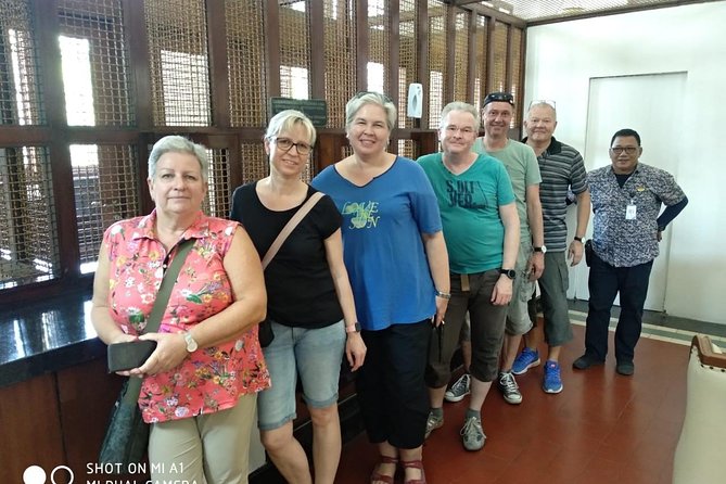 Surabaya Private Tour - Heroes Monument and the November 10 Museum