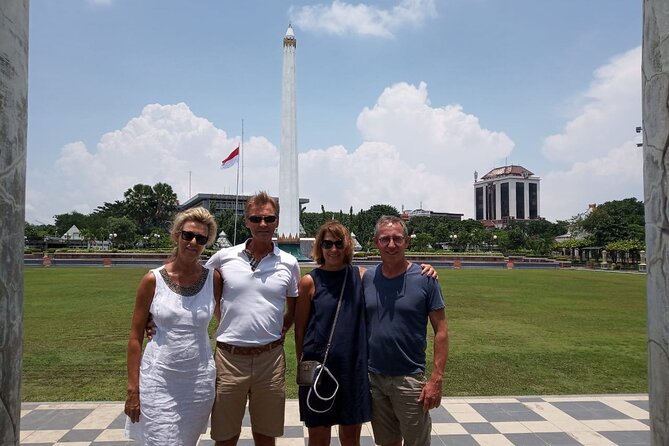 Surabaya Shore Excursion For Cruise Passengers - Lunch, fruit, and a welcome pause