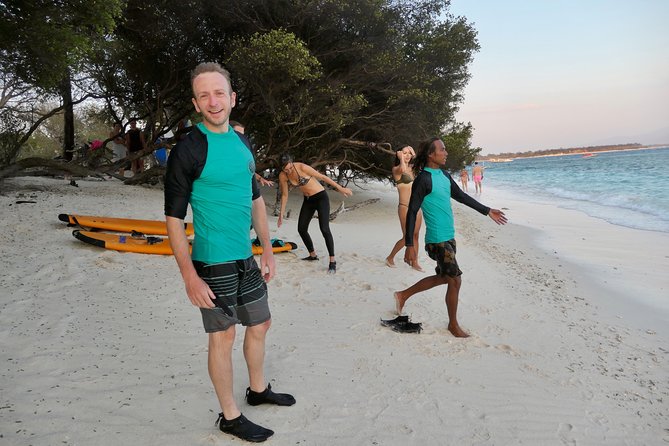 Surf Lesson Gili Trawangan - Starting on Jalan Pantai and reaching the surf spot