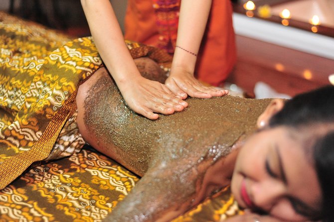 Sweet Dream Couple Treatment by ANJALI SPA - The flower-filled milk jacuzzi finale