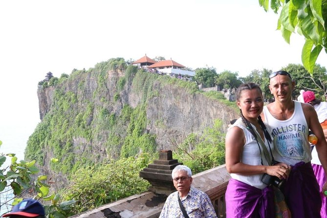Tanah Lot and Uluwatu Temple Tour Including Seafood Dinner at Jimbaran Beach - Tanah Lot at 1 p.m., a temple shaped by the tide