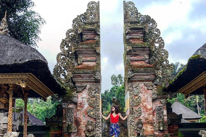 Tanah Lot Temple, Waterfall & Ubud Tour (Private & All-Inclusive) - Ubud’s Sacred Monkey Forest at 11:00 a.m.