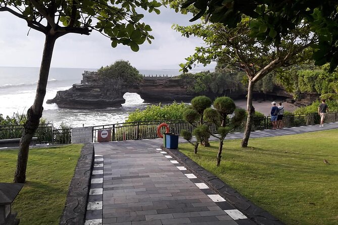 Tanah Lot Tour & North Bali Tour : All-Inclusive Best Experience - Wanagiri Twin Lakes closes the sightseeing loop
