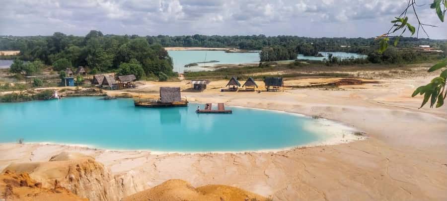 Teluk Sebong: Bintan Desert and Blue Lake Trip - Walking the sand dunes at Gurun Pasir