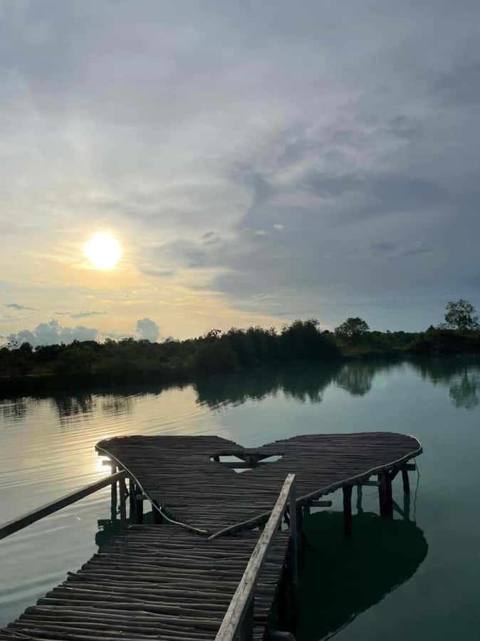 Teluk Sebong: Bintan Desert and Blue Lake Trip - What the driver adds to a private outing