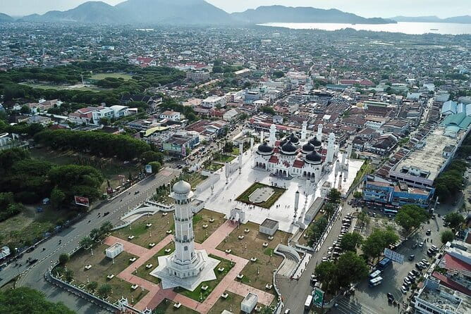 Tsunami Museum and Affected Areas Tour of Banda Aceh - PLTD Apung 1 and the scale of the wave