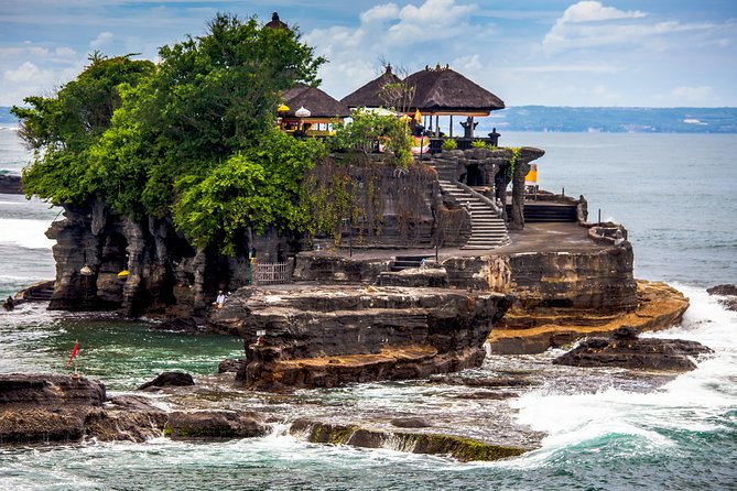Ubud and Tanah Lot Temple Small Group Sunset Tour - The guide and vehicle make the difference