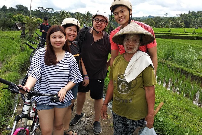 Ubud Cycling Tour - Rice fields, villages, temples, and a woodcarving workshop
