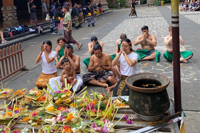 Ubud Private Tour: Monkey Forest, Rice Terrace, Temple, Waterfall - Cooling off at Ulu Petanu Waterfall