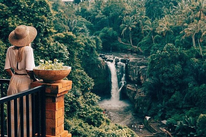 Ubud: Swing - Monkey Forest - Waterfall - Temple - Rice Terraces - Art Crafts - Gallery Ada Garuda: a short look at Bali’s woodcarving trade