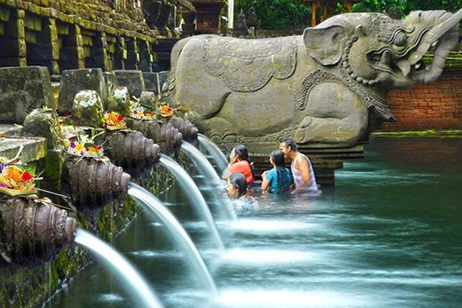 Ubud Village Sightseeing, Famous Paddy Field And Ubud Waterfall - Tegenungan Waterfall: a final stop with water and scenery