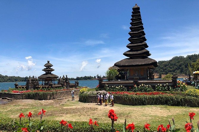 Ulun Danu Temple, Handara Gate, Wanagiri And Banyu Mala Waterfall - Handara Gate, a fast and famous photo stop
