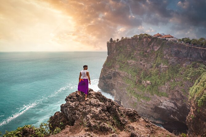 Uluwatu Cliff Temple sunset Tour with Kecak Show and Sea Food Dinner at Jimbaran Beach - Uluwatu Temple and the 90-meter cliff