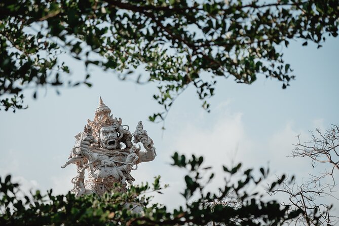 Uluwatu Temple Excursion - FREE WI-FI - The guide and explanation issue