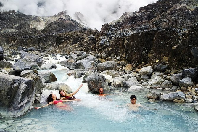 volcano hike and jungle trekking adventure - The five-hour park program