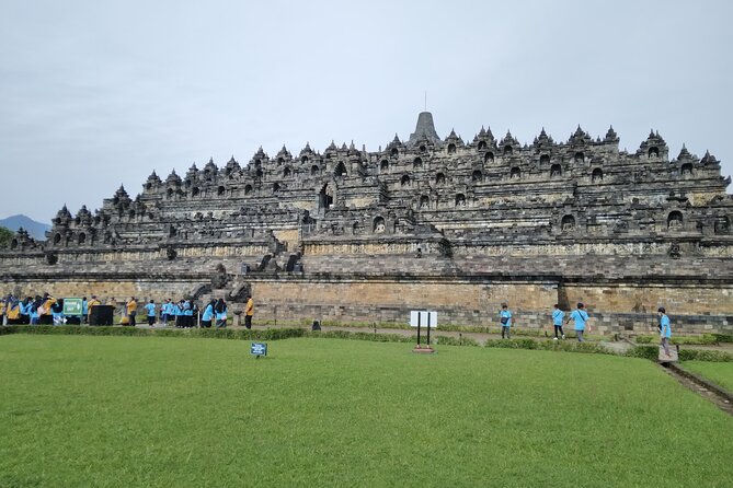 Yogyakarta: Borobudur Top Access & Prambanan Temple Private Tour - The morning ride to Borobudur